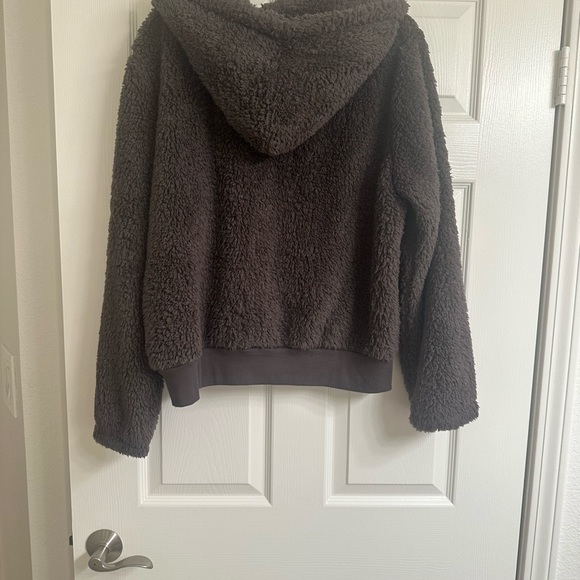 NWT Andrew Marc, MarcNY performance fuzzy jacket with hood. - Picture 4 of 5